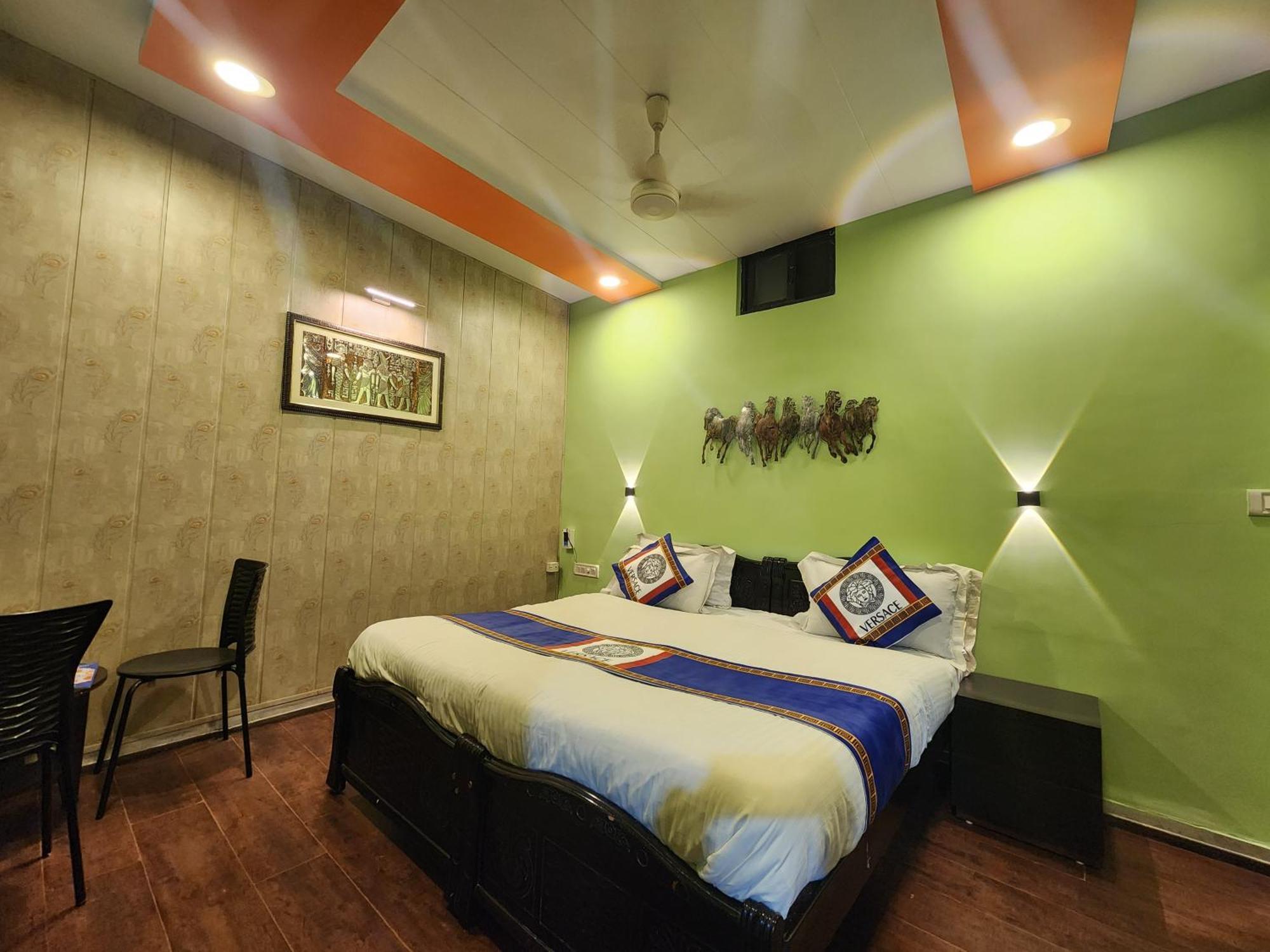 Shaleen Elegance Homestay Nakki Lake 400 Meters Monte Abu Exterior foto